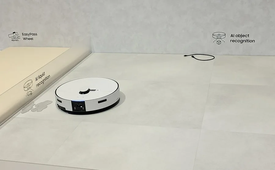 Samsung Bespoke AI Jet Bot Steam Ultra product photograph